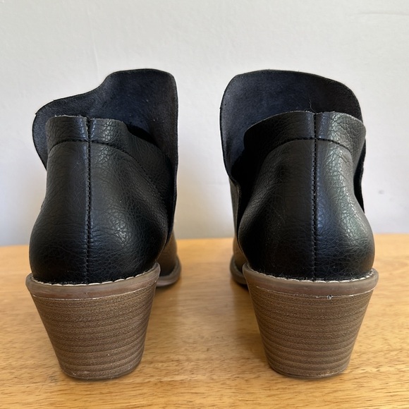 Universal Thread Booties - Picture 3 of 5